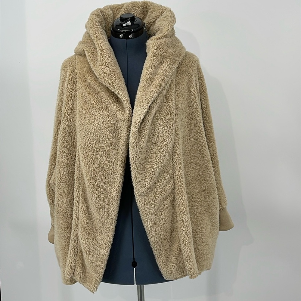 HYFVE WOMENS SIZE SMALL SHERPA JACKET/WRAP.HOODIE